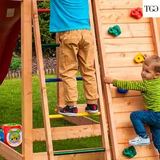 Aire de jeux de jardin en bois blanc Fungoo® Carol 2 avec toboggan et balançoire en bois