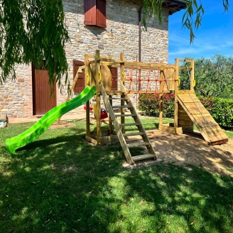 Aire de jeux en bois Fungoo Maxi Exposure avec toboggan, balançoires, pont et structure d'escalade
