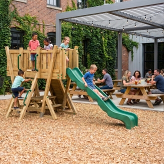 Tour de Jeux FunForte 2 en Bois pour Usage Public avec Toboggan HDPE, Mur d'Escalade et Table de Pique-Nique