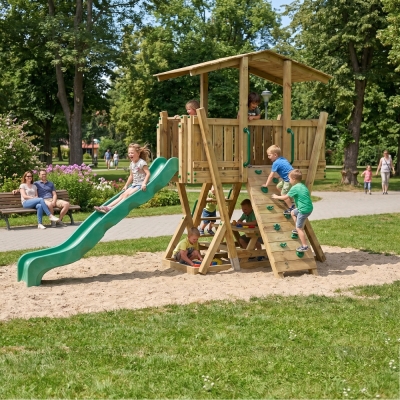 Parc de Jeux FunForte 4 en Bois pour Usage Public avec Toboggan HDPE, Mur d’Escalade et Table de Pique-Nique