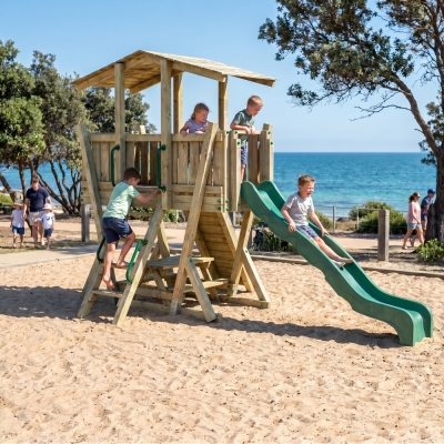 Parc de Jeux FunForte 4 en Bois pour Usage Public avec Toboggan HDPE, Mur d’Escalade et Table de Pique-Nique